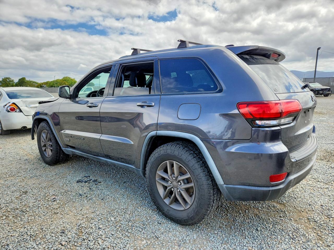 2016 Jeep Grand Cherokee Laredo Gray vin: 1C4RJEAG7GC445776