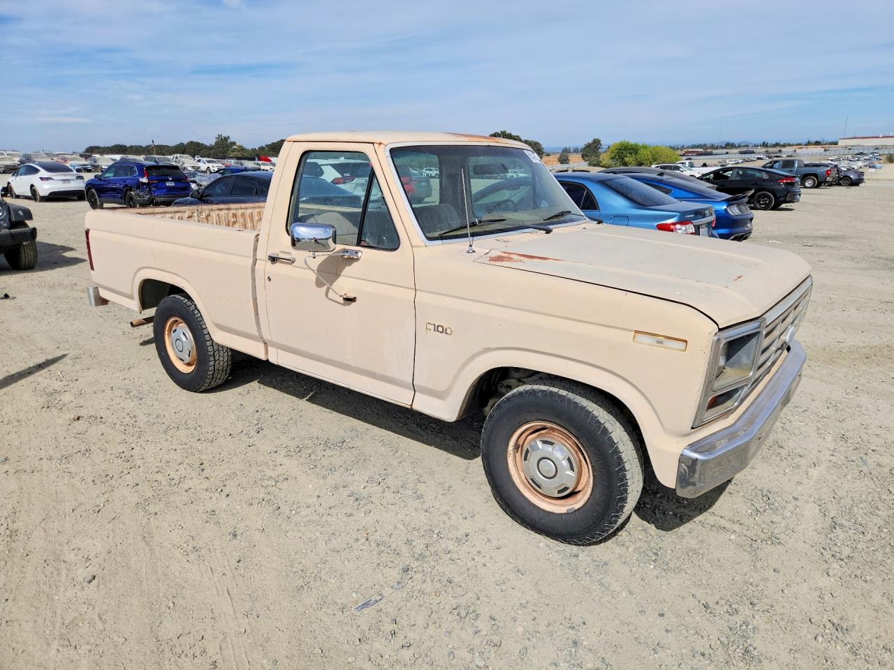 1983 Ford F100 Бежевый vin: 1FTCF10Y0DPA91808