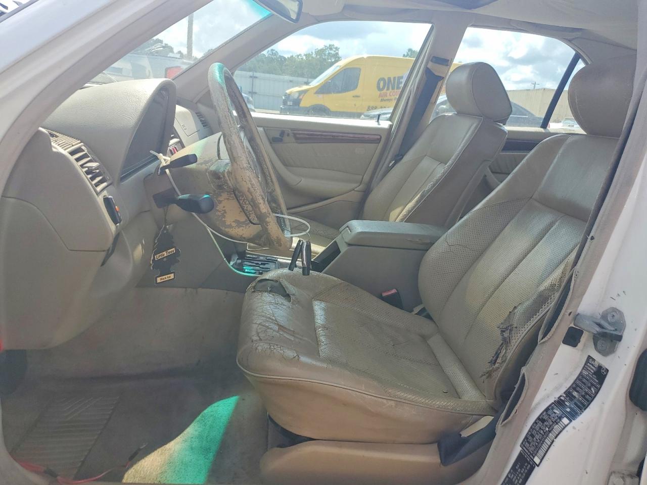 1998 Mercedes-benz C 230 White vin: WDBHA23G0WA636200