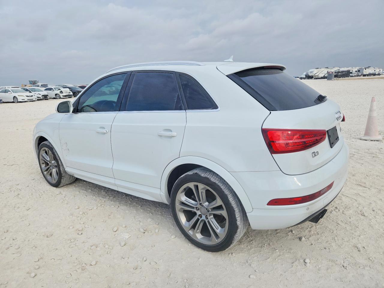 2017 Audi Q3 Premium Plus Белый vin: WA1HCCFS5HR000243