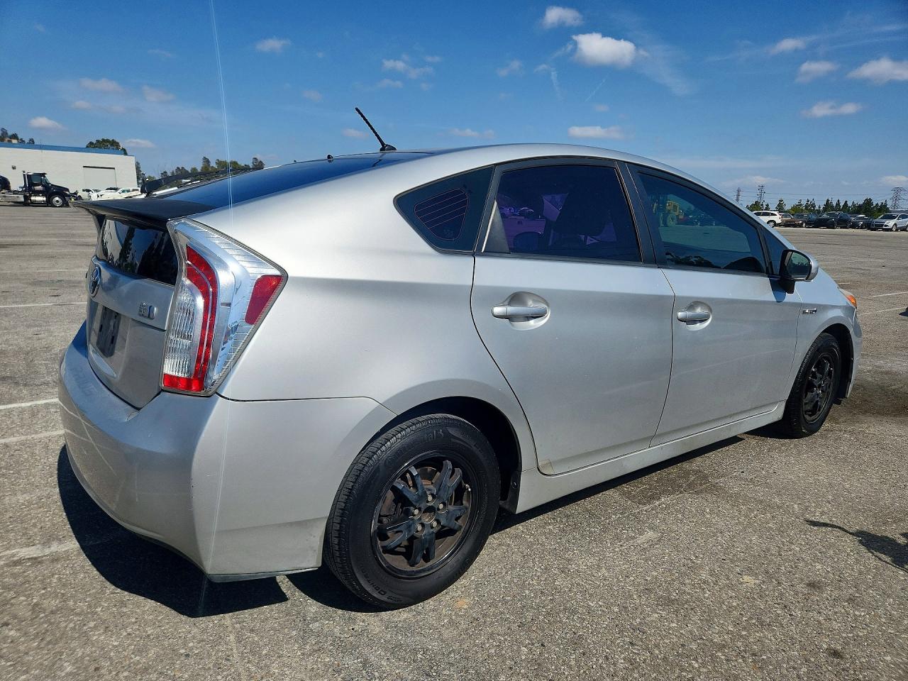 2014 Toyota Prius Two Серебряный vin: JTDKN3DU0E0378822