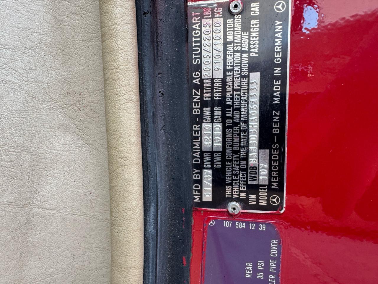 1987 Mercedes-benz 560 Sl Red vin: WDBBA48D3HA064333