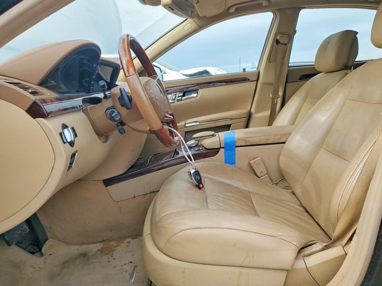 2010 Mercedes-benz S 550 Black vin: WDDNG7BB9AA313154