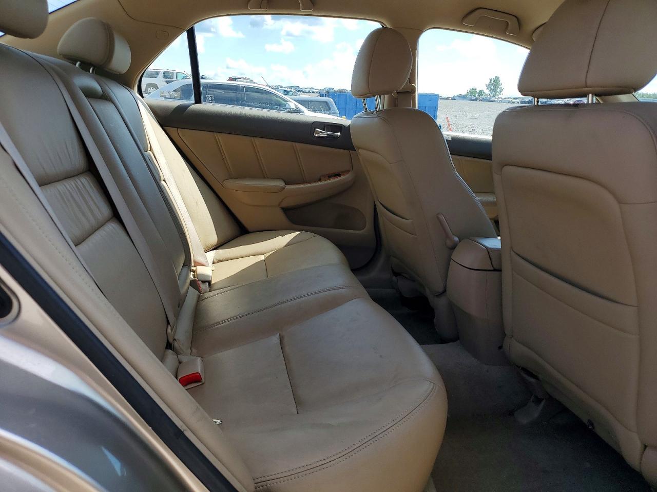 2005 Honda Accord Hybrid Gold vin: JHMCN36445C014837