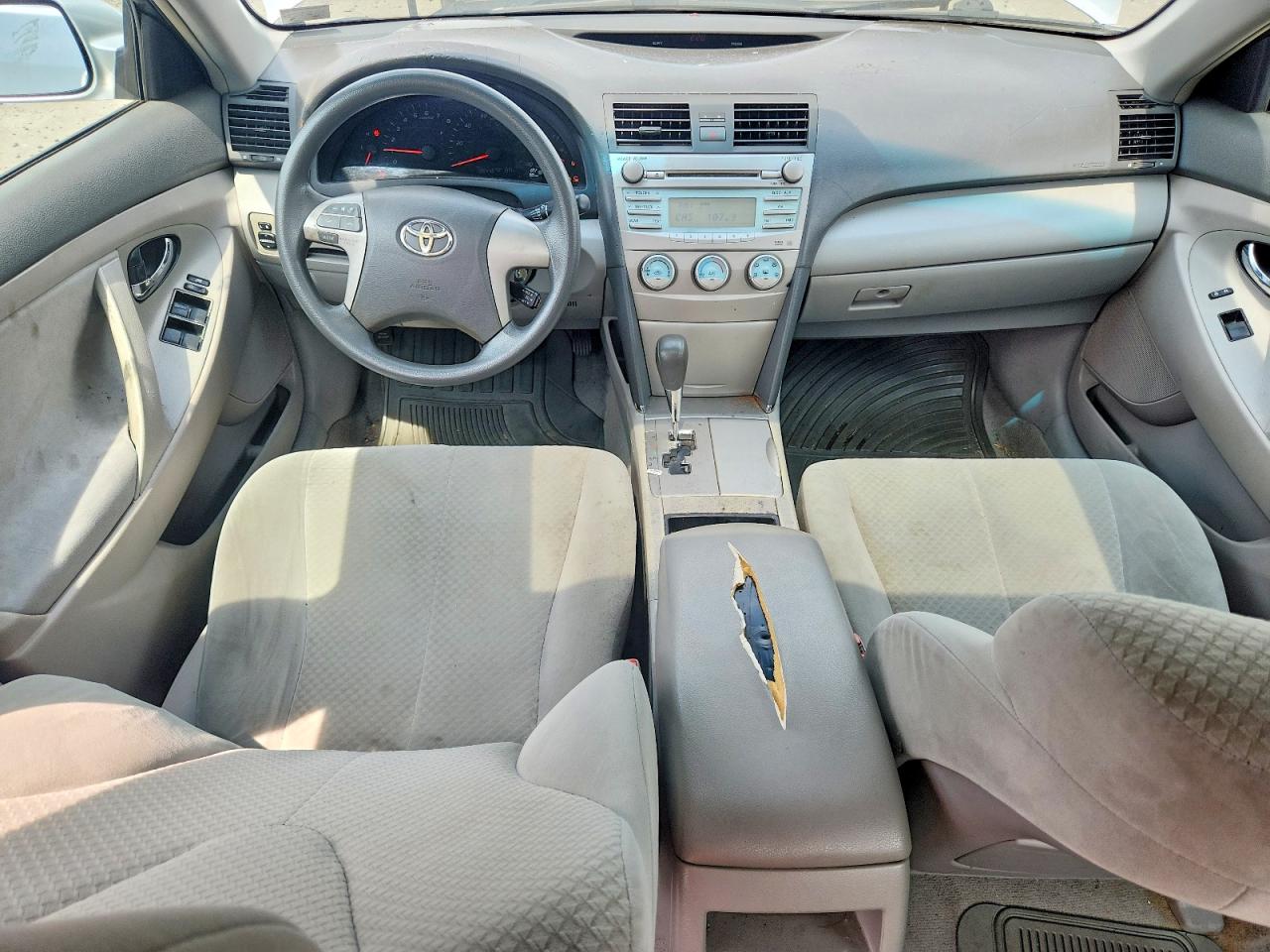 2009 Toyota Camry Le Silver vin: 4T1BE46K59U849097