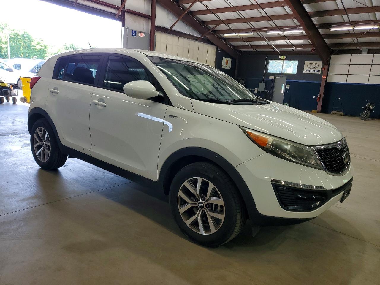 2015 Kia Sportage Lx Белый vin: KNDPBCAC1F7700869