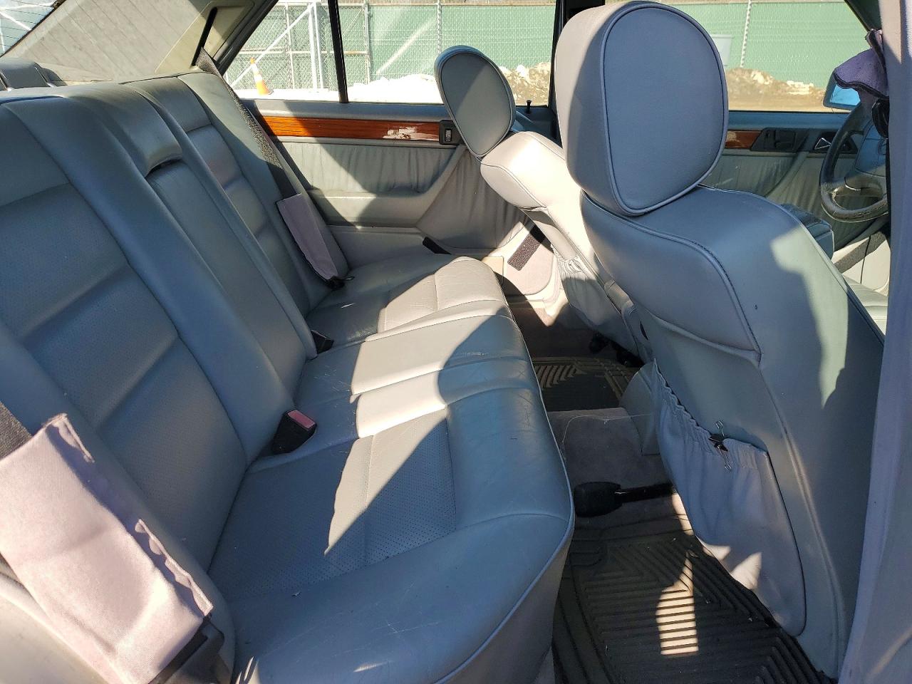 1995 Mercedes-benz E 320 Base Белый vin: WDBEA32E3SC196786