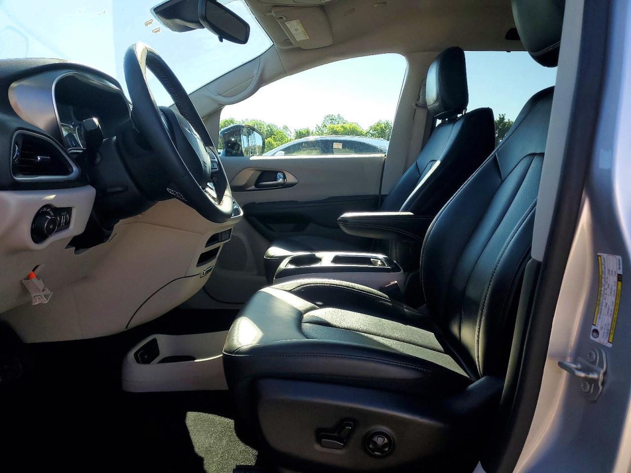 2024 Chrysler Pacifica Touring L Silver vin: 2C4RC1BG0RR182946