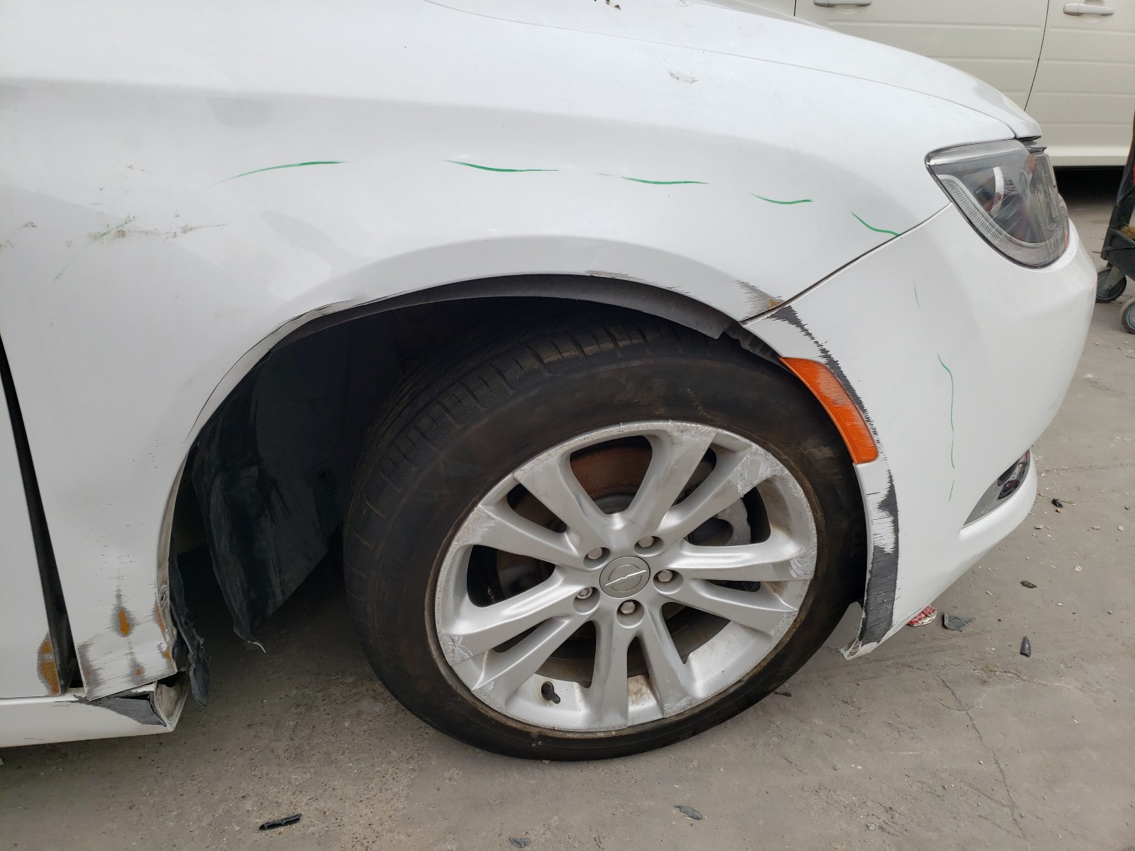 2015 Chrysler 200 Limited White vin: 1C3CCCAB8FN592124