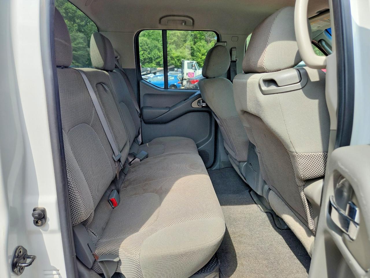 2006 Nissan Frontier Se White vin: 1N6AD07W56C415645