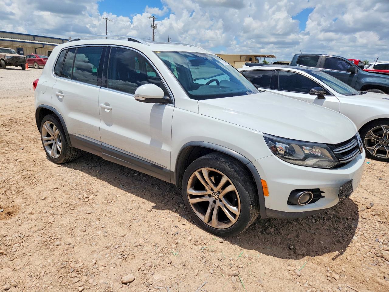 2016 Volkswagen Tiguan S White vin: WVGAV7AX4GW516925
