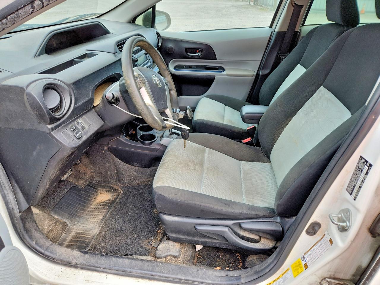 2013 Toyota Prius C Two Белый vin: JTDKDTB37D1532559