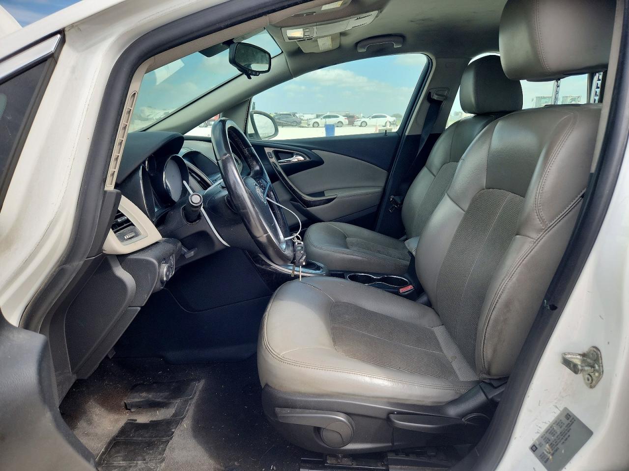 2014 Buick Verano White vin: 1G4PP5SK1E4172412