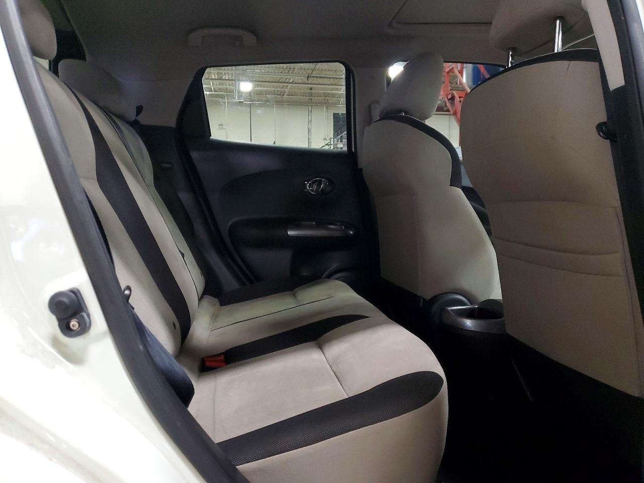 2011 Nissan Juke S White vin: JN8AF5MR5BT005418