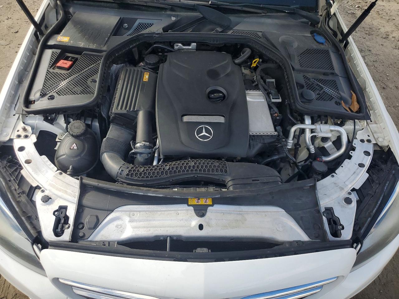 2015 Mercedes-benz C 300 4matic White vin: 55SWF4KB2FU077153