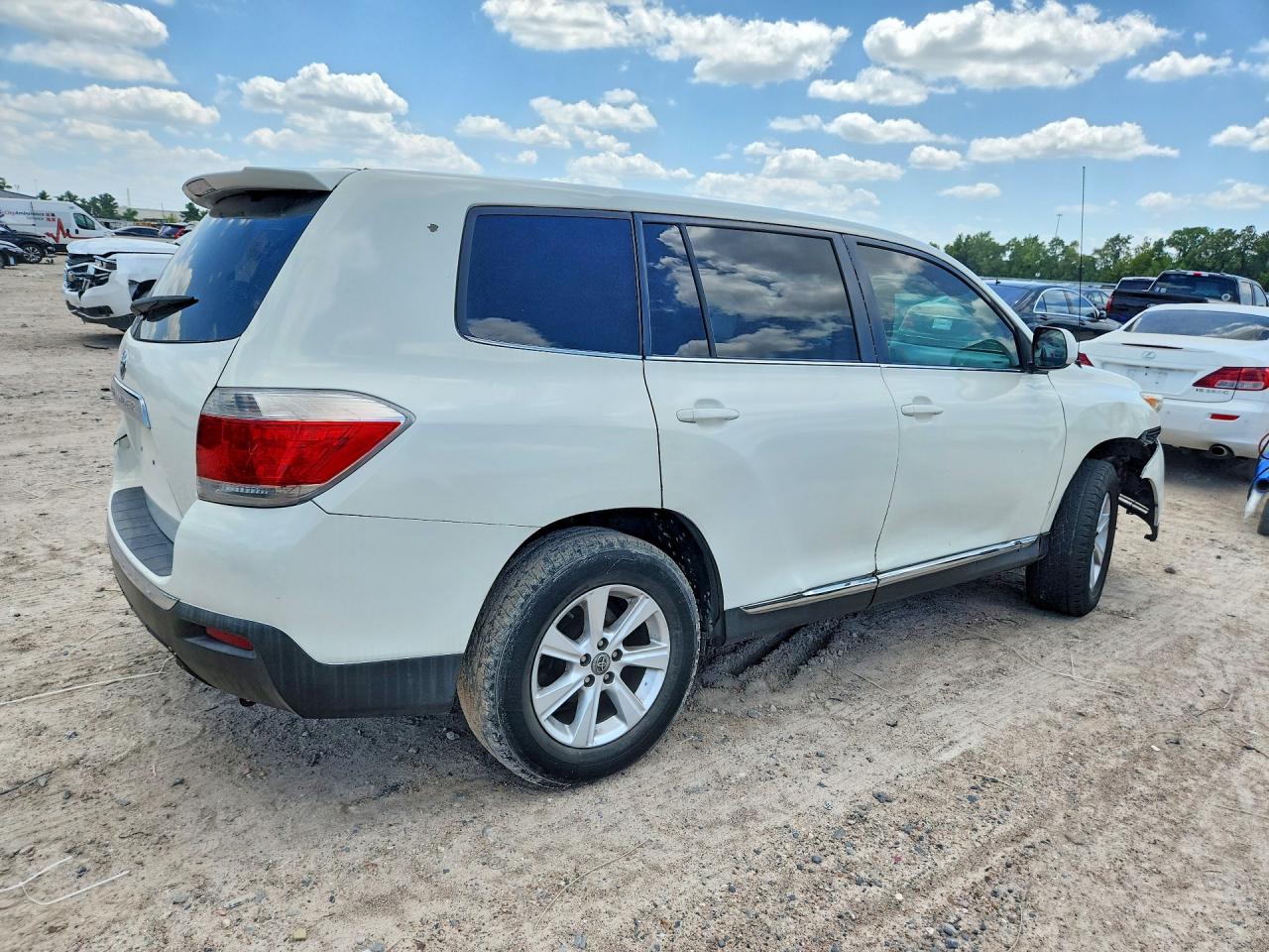 2012 Toyota Highlander Base White vin: 5TDZK3EH2CS061160