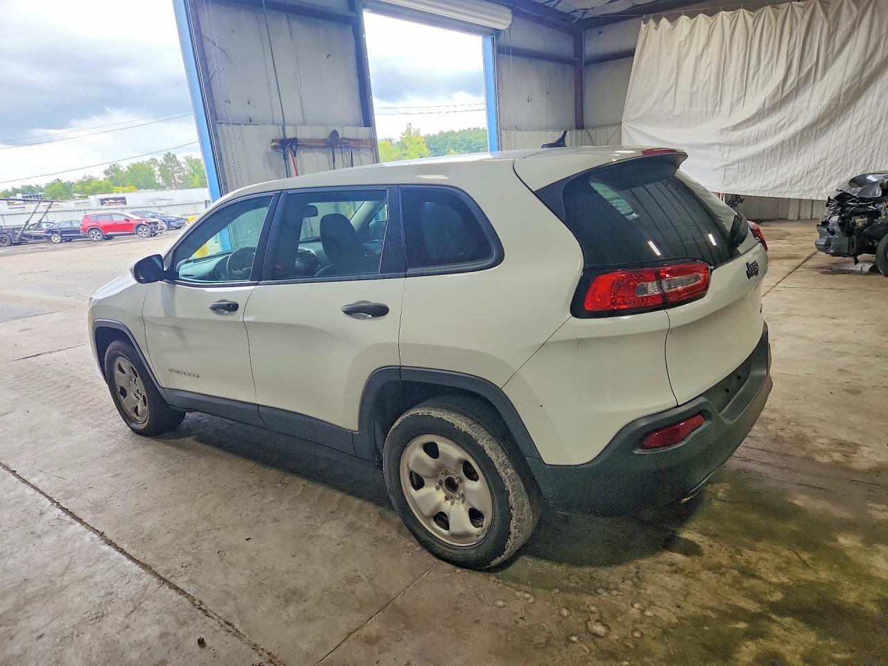 2015 Jeep Cherokee Sport Белый vin: 1C4PJLAB9FW731027