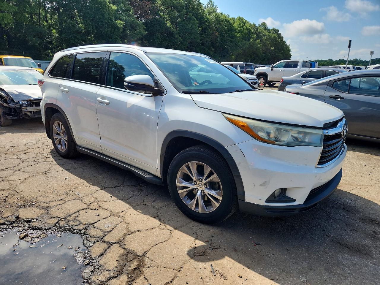 2015 Toyota Highlander Xle White vin: 5TDJKRFH4FS181870