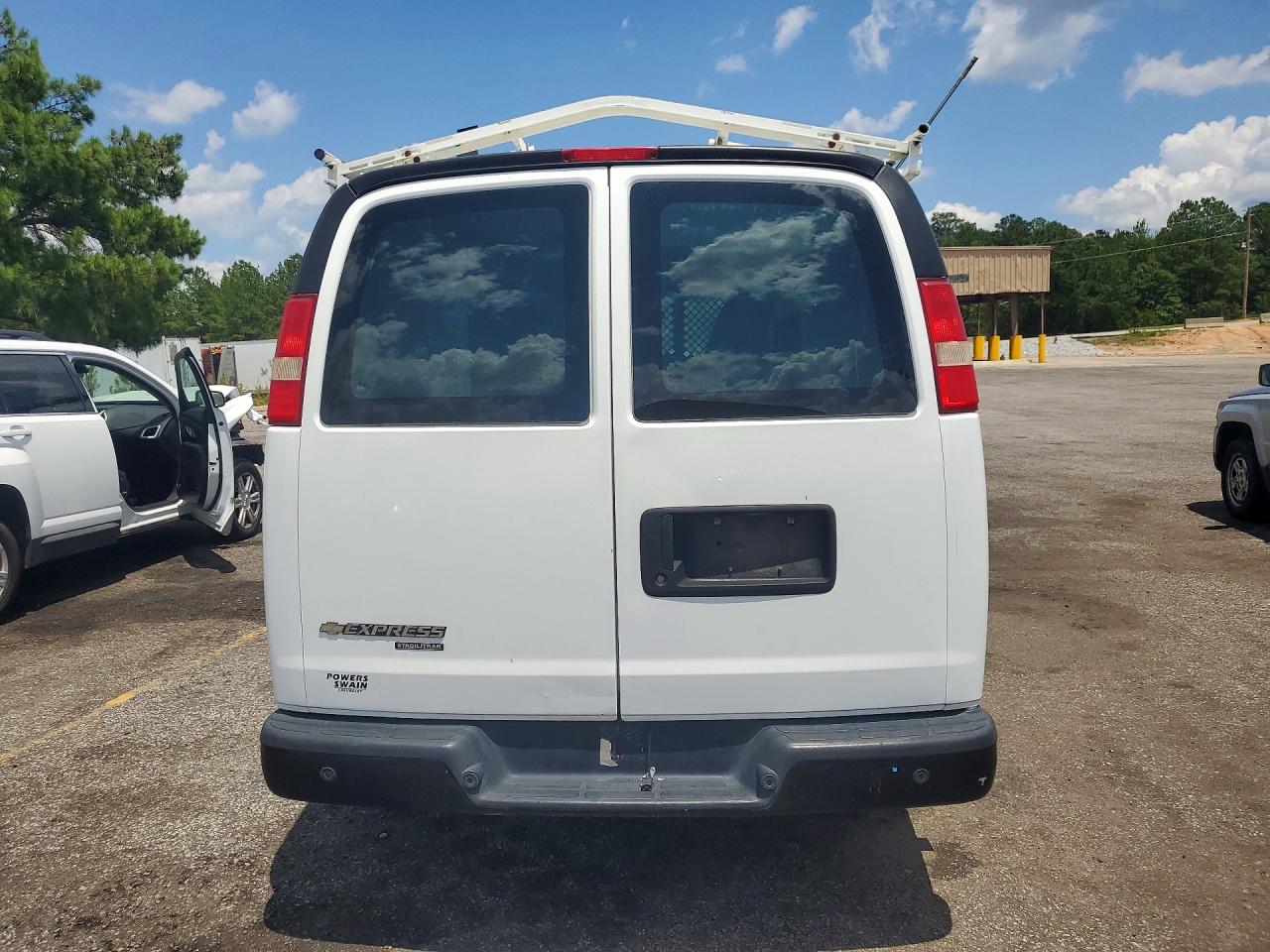 2013 Chevrolet Express G1500 Белый vin: 1GCSGAF46D1111382