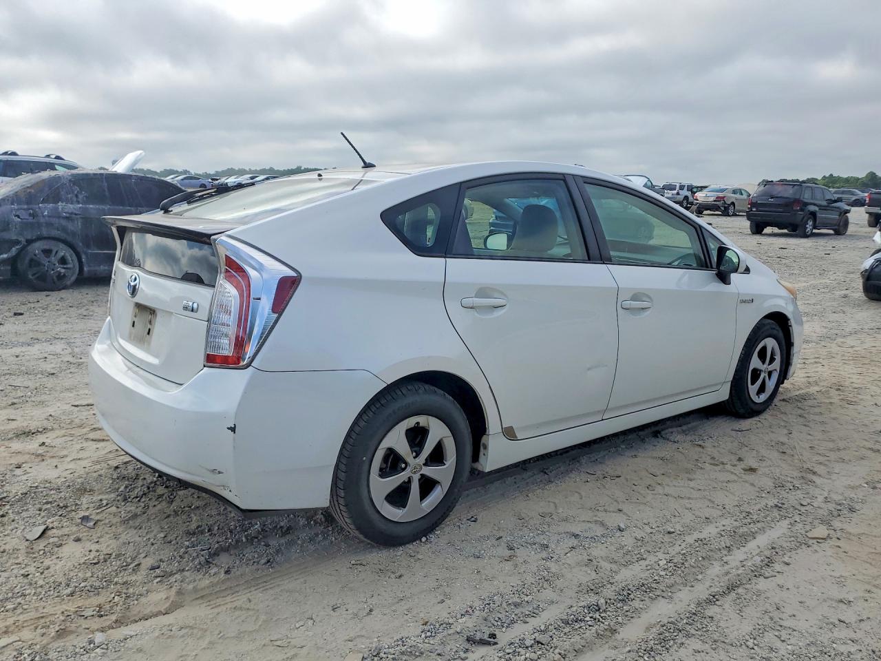 2013 Toyota Prius Two White vin: JTDKN3DU6D5627481