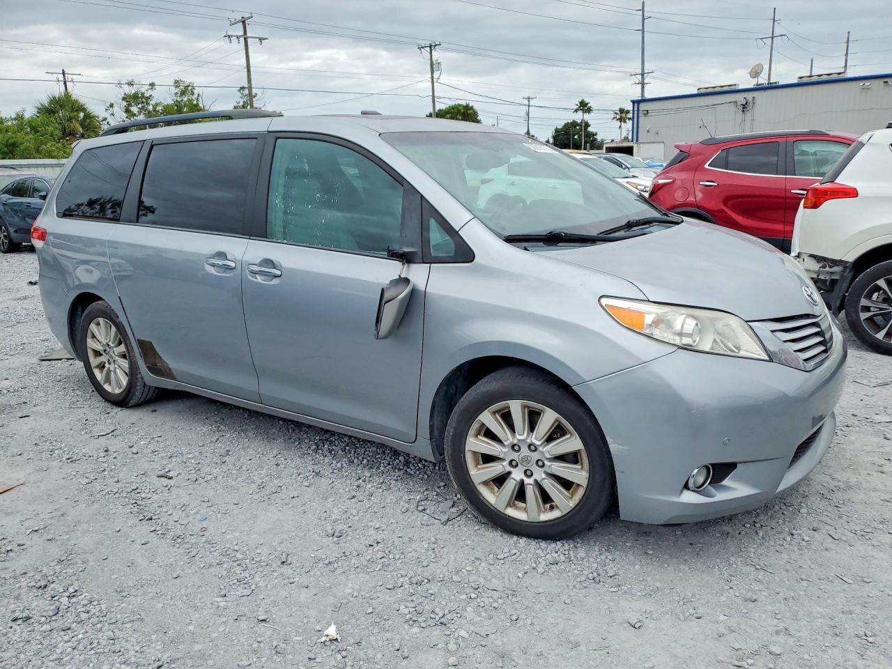 2013 Toyota Sienna Limited 7-passenger Silver vin: 5TDYK3DC6DS327007