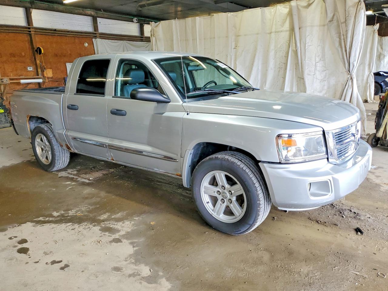 2008 Dodge Dakota Quad Laramie Серебряный vin: 1D7HW58N28S633345