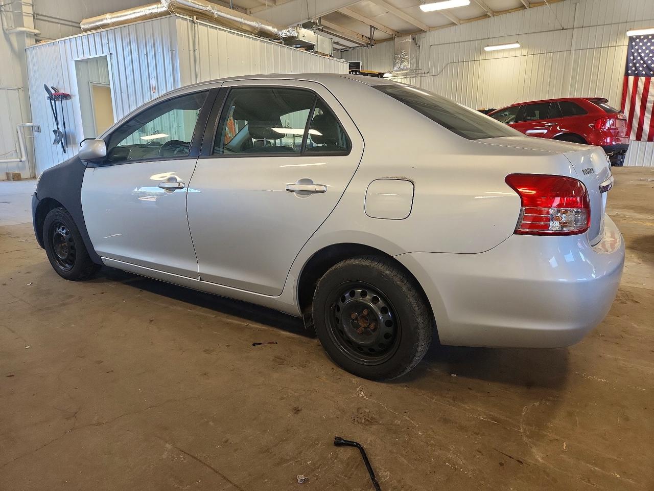 2008 Toyota Yaris Base Silver vin: JTDBT923181270761