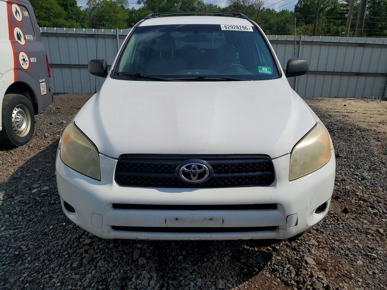 2007 Toyota Rav4 Base White vin: JTMBD33V376047276