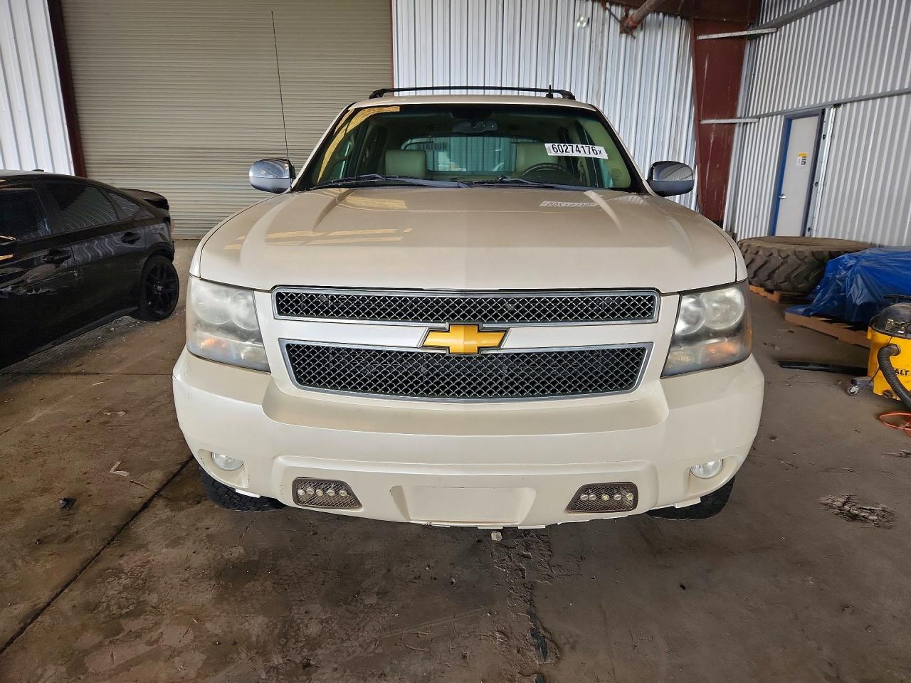 2011 Chevrolet Avalanche Ltz White vin: 3GNMCGE03BG103803