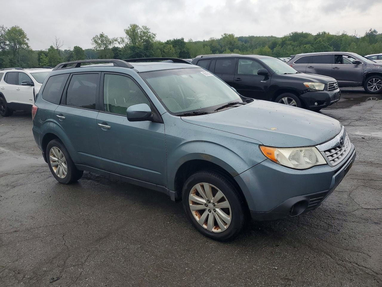 2012 Subaru Forester 2.5x Premium Blue vin: JF2SHADCXCH448393