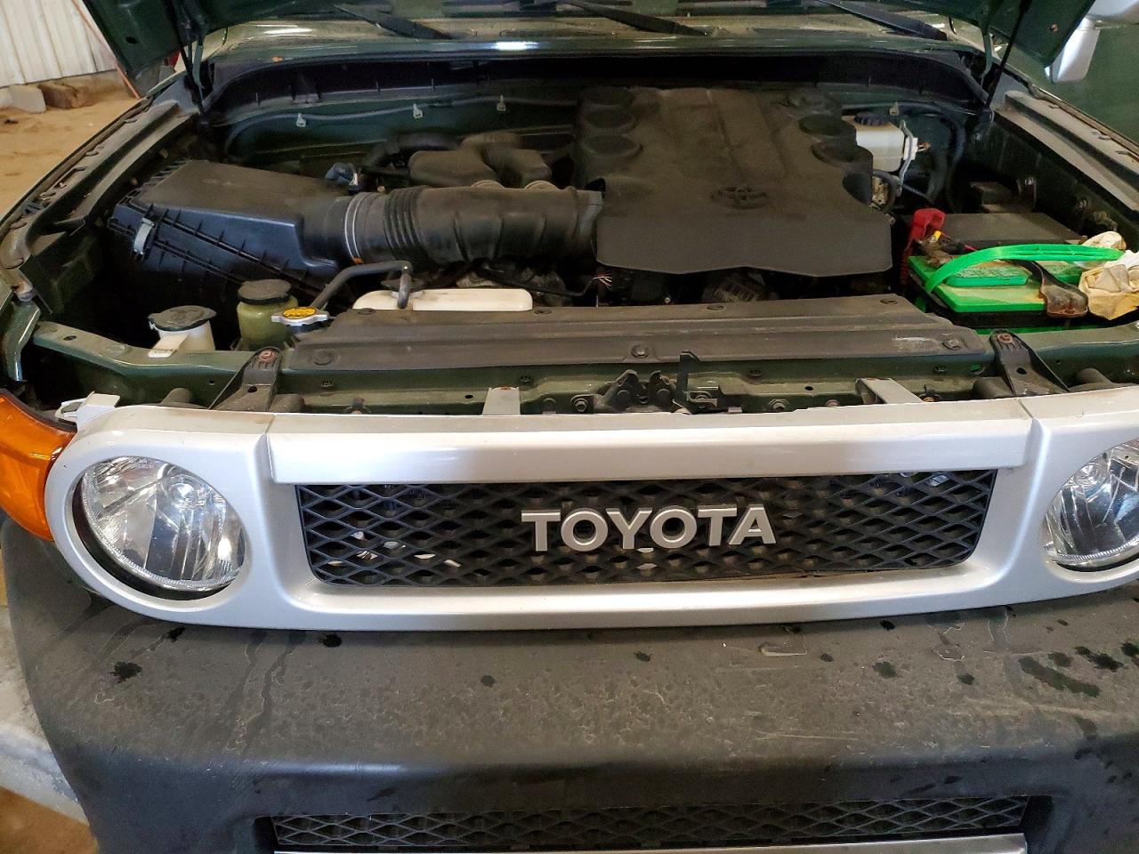 2010 Toyota Fj Cruiser Base Green vin: JTEBU4BFXAK093438