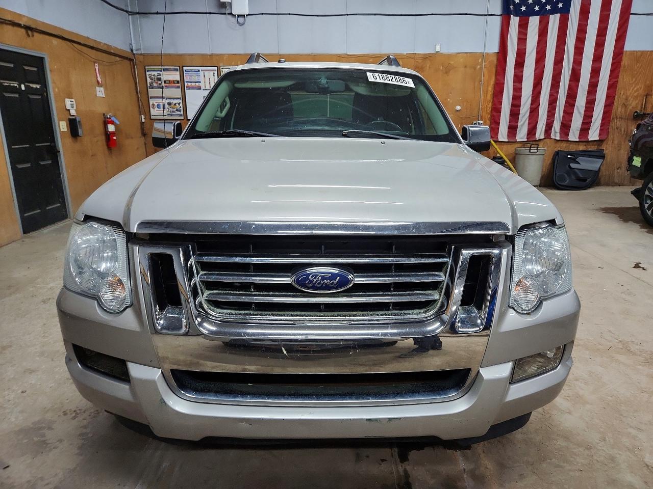 2007 Ford Explorer Sport Trac Limited Silver vin: 1FMEU53897UB24114