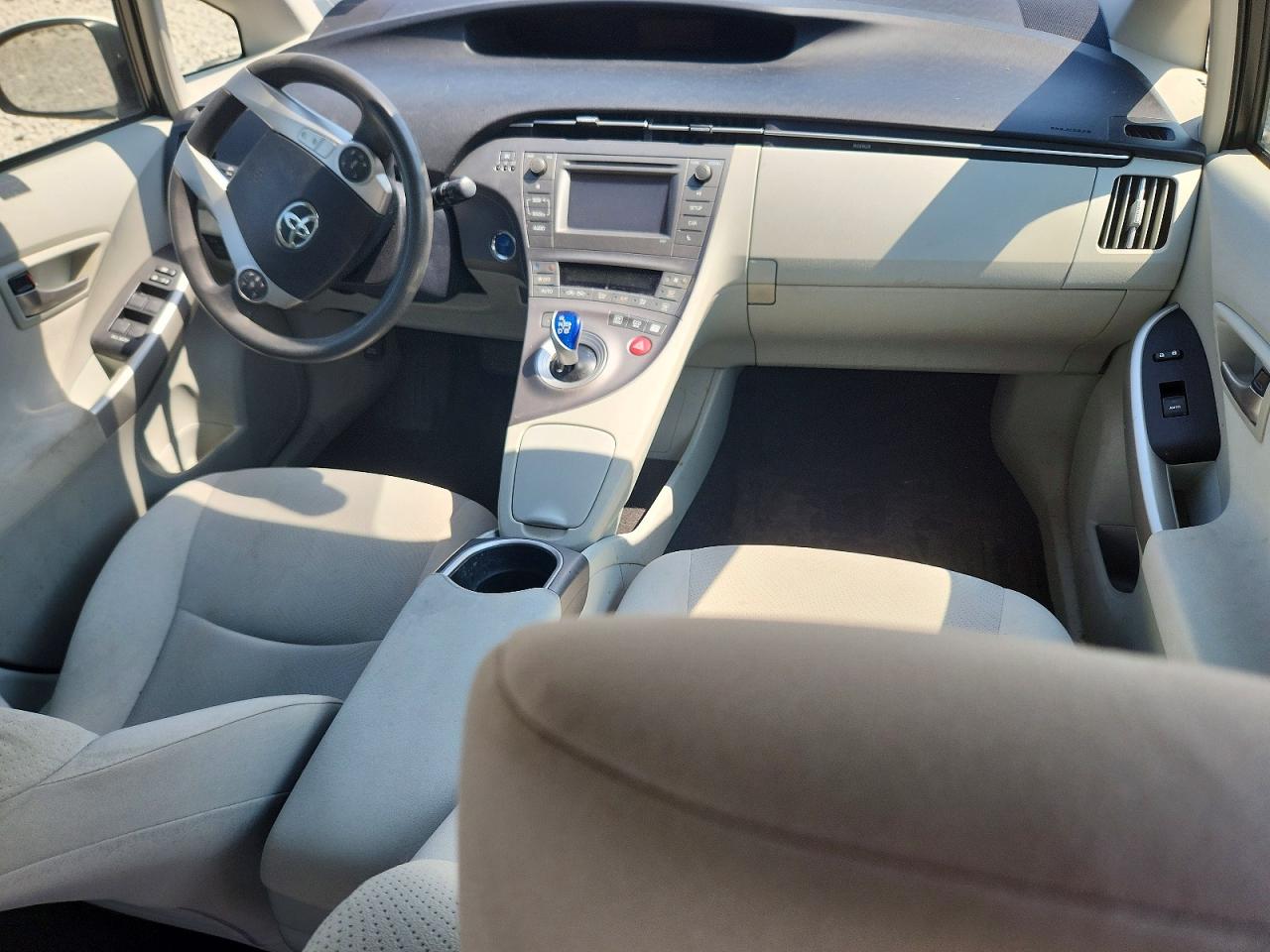 2013 Toyota Prius Two White vin: JTDKN3DU2D1729514