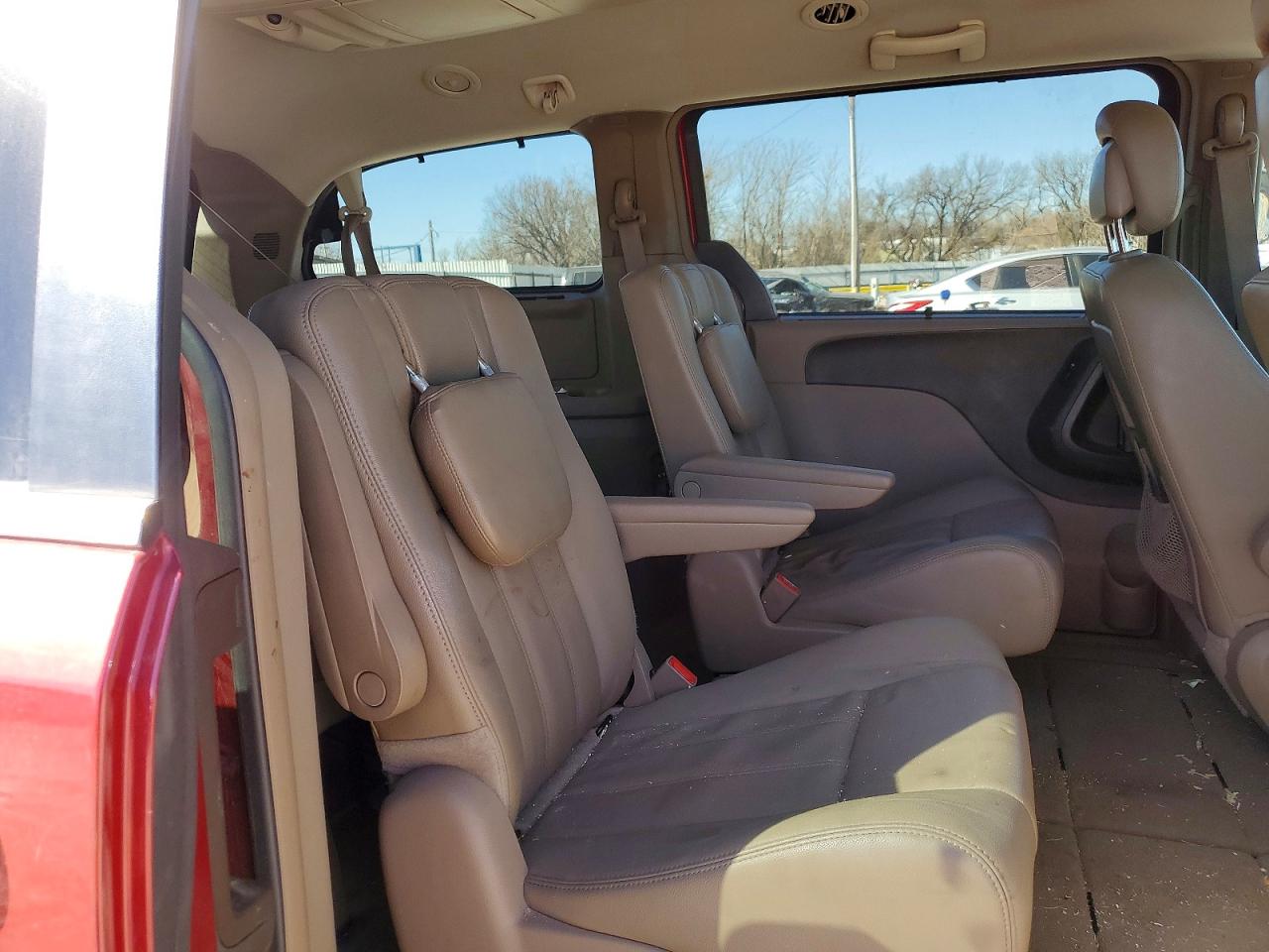 2015 Chrysler Town & Country Touring Red vin: 2C4RC1BG9FR754155