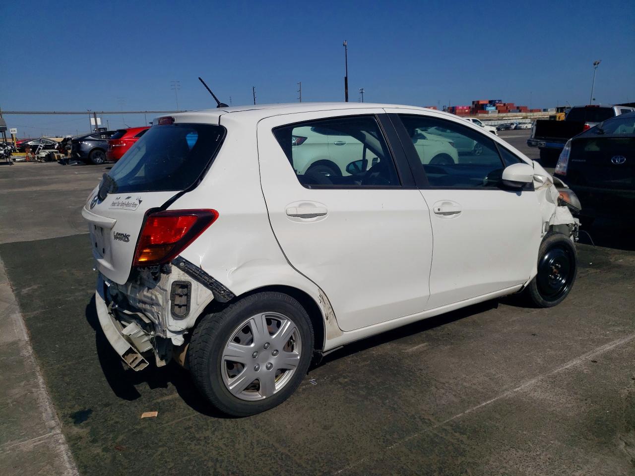 2015 Toyota Yaris 5-door L White vin: VNKKTUD38FA017912