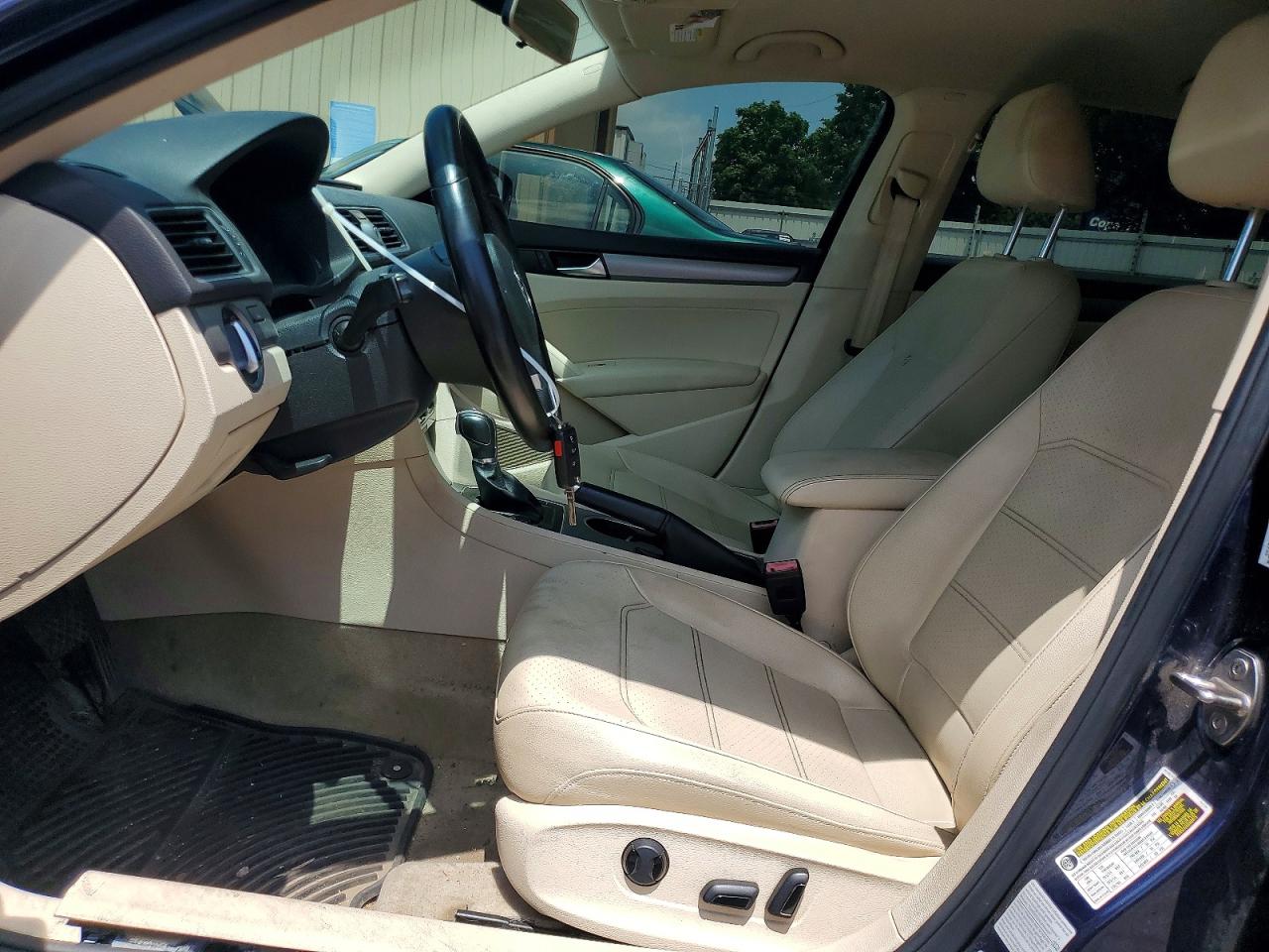2015 Volkswagen Passat Se Blue vin: 1VWBT7A31FC033336