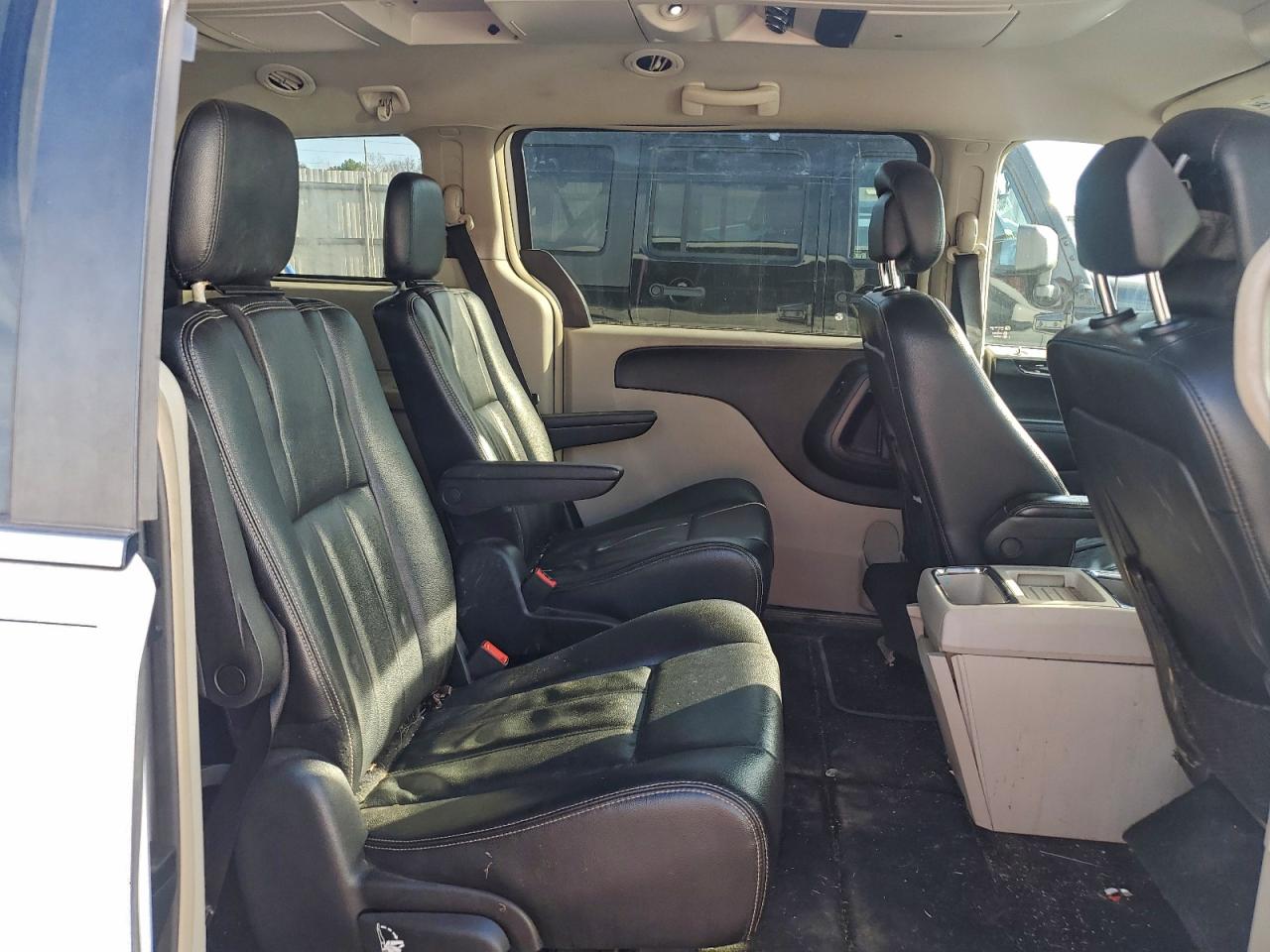 2014 Chrysler Town & Country Touring White vin: 2C4RC1BG9ER383495