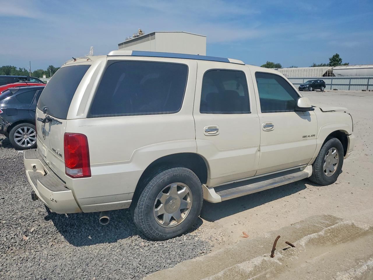 2005 Cadillac Escalade Luxury White vin: 1GYEK63N85R131068