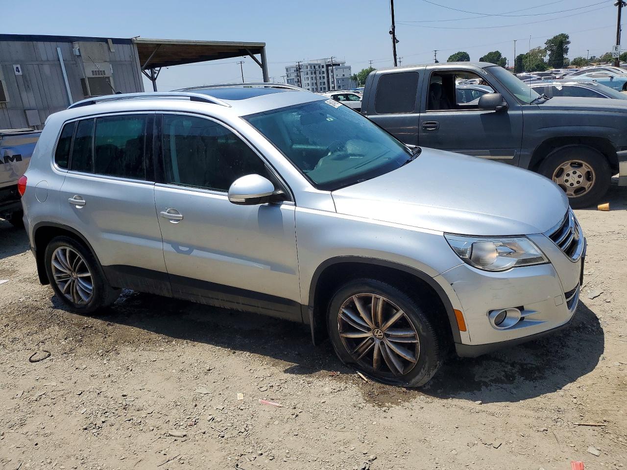 2011 Volkswagen Tiguan S Silver vin: WVGBV7AX5BW511908