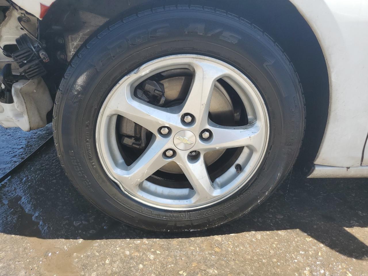 2018 Chevrolet Malibu Ls Белый vin: 1G1ZB5ST6JF104621 Damage: Left Front Wheel, Bent, Replacement Required