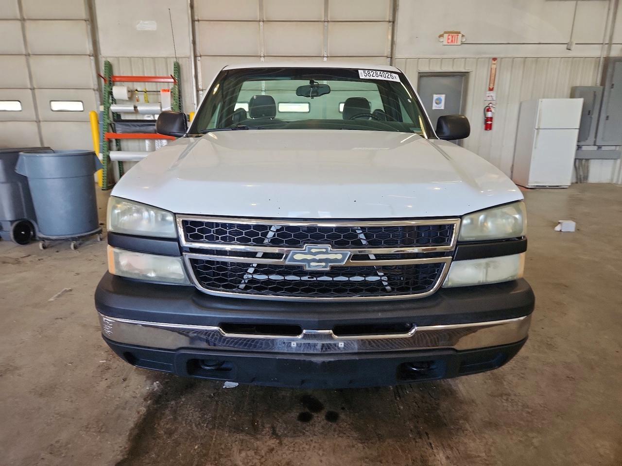 2007 Chevrolet Silverado C1500 Classic White vin: 1GCEC14X87Z164869