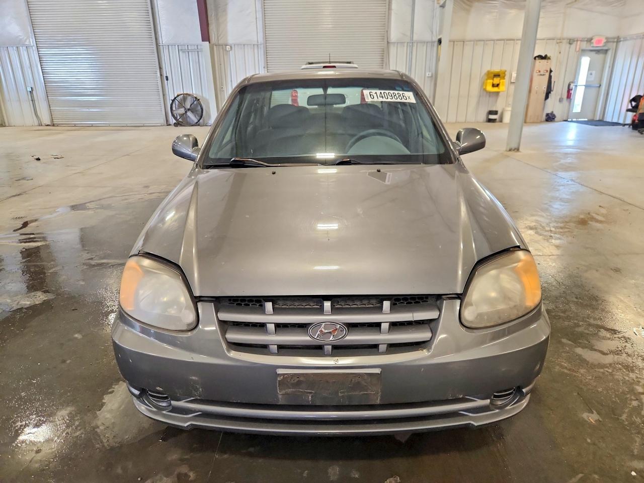 2005 Hyundai Accent Gl Серебряный vin: KMHCG45C65U600505