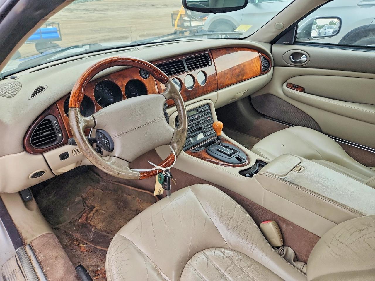 2001 Jaguar Xk8 Silver vin: SAJDA42C61NA20162