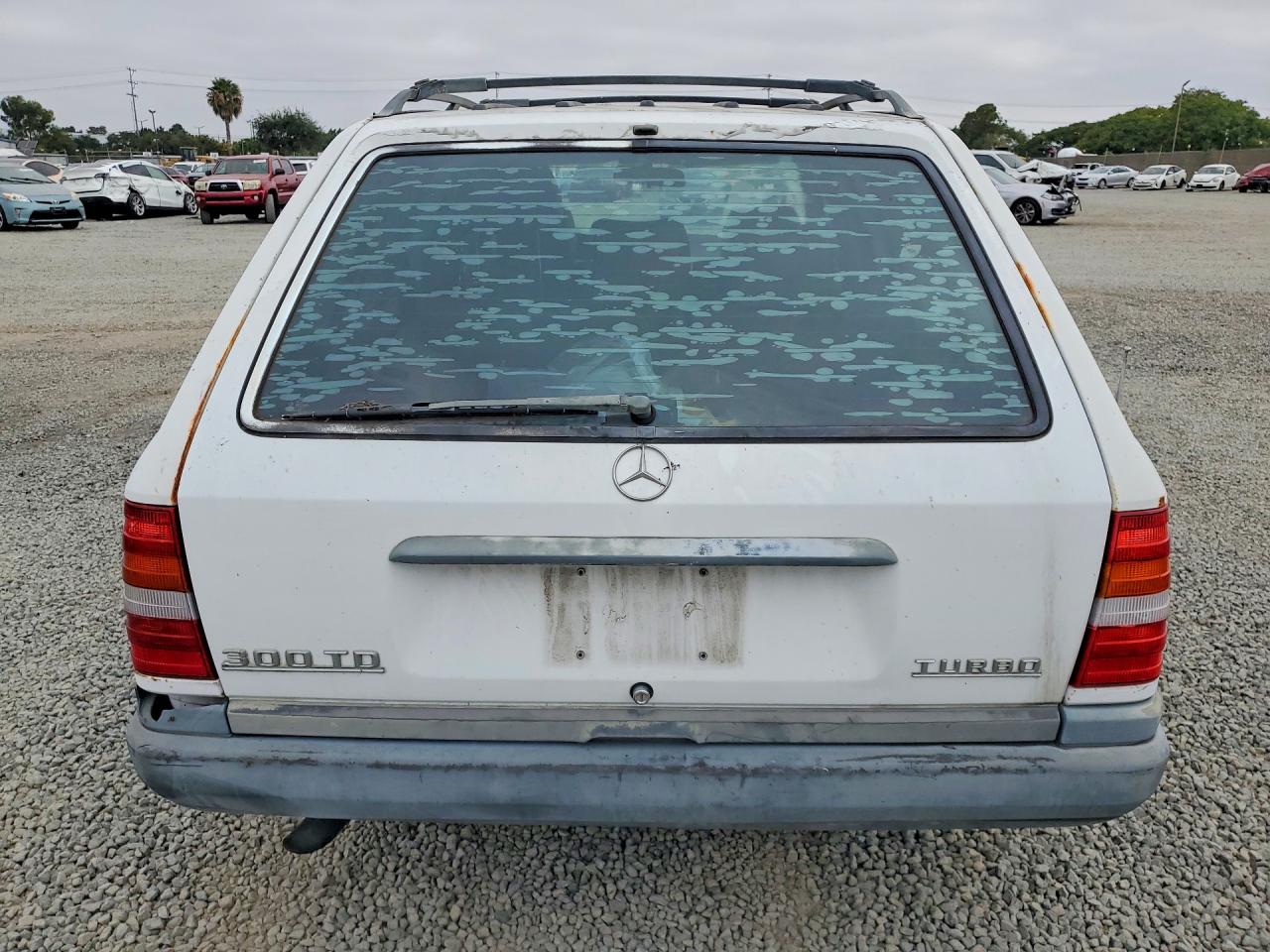 1987 Mercedes-benz 300 Tdt White vin: WDBEB93D0HF040489