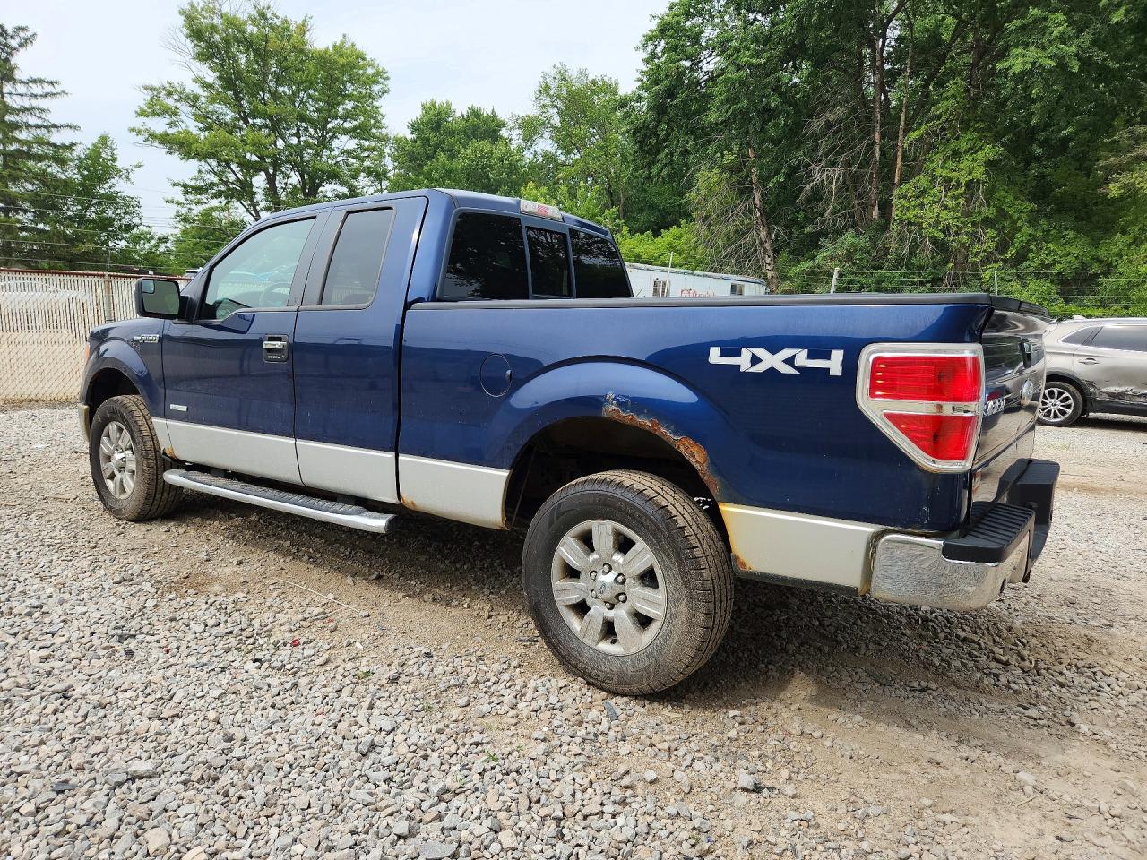 2012 Ford F150 Super Cab Two Tone vin: 1FTFX1ET4CFA68009