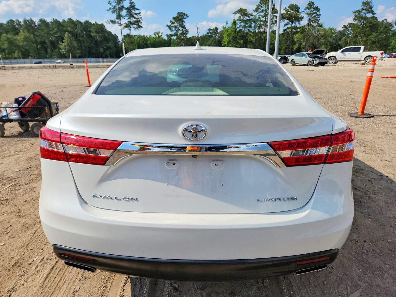2015 Toyota Avalon Limited White vin: 4T1BK1EB5FU164490