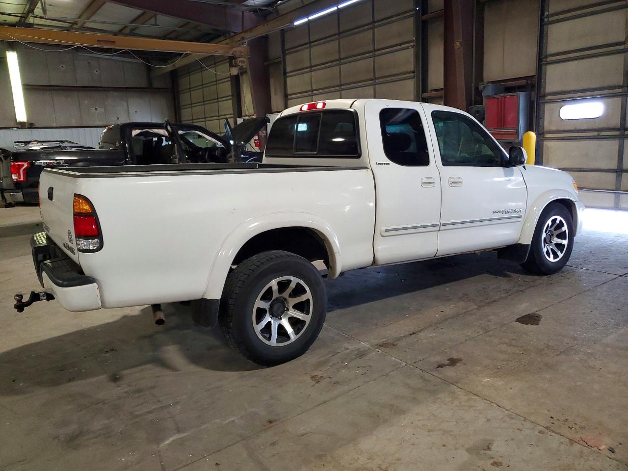 2003 Toyota Tundra Limited White vin: 5TBBT48143S395721