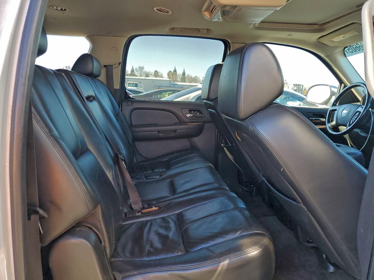 2008 Chevrolet Suburban K1500 Ls Белый vin: 1GNFK16Y58R171140