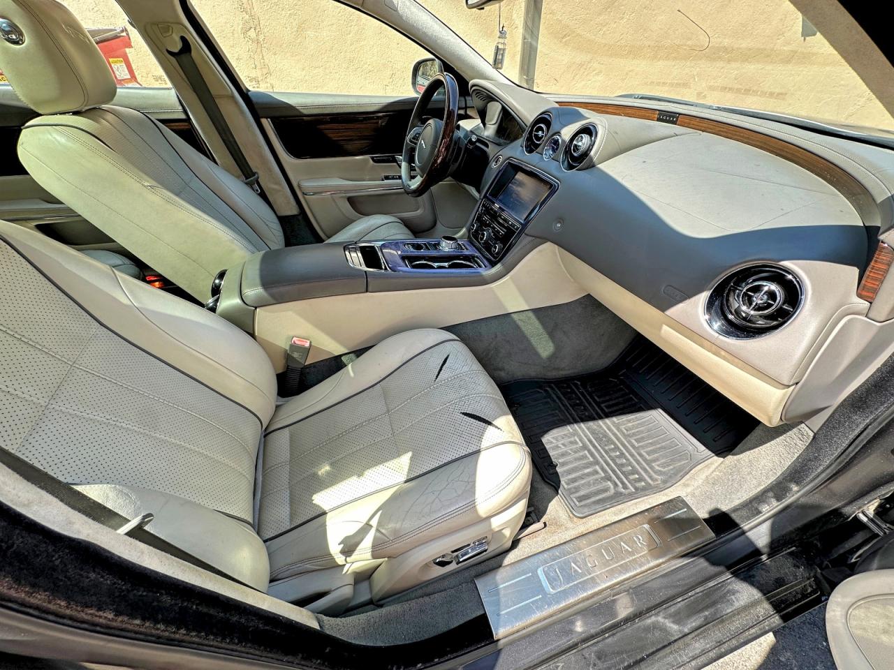 2011 Jaguar Xjl Серый vin: SAJWA2GB8BLV15633