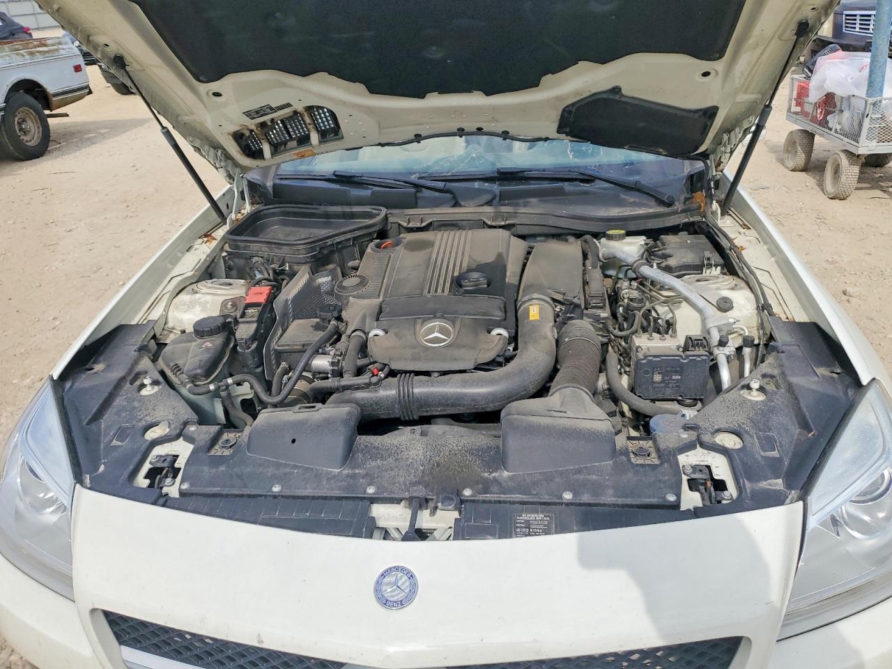 2013 Mercedes-benz Slk 250 White vin: WDDPK4HA5DF058238